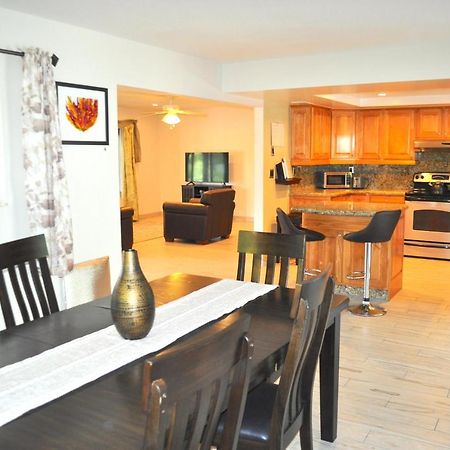 Lovely 3-Bd, Walk To Bars, 9 Min Drive From Beach! Heated Pool. Villa Fort Lauderdale Exterior photo