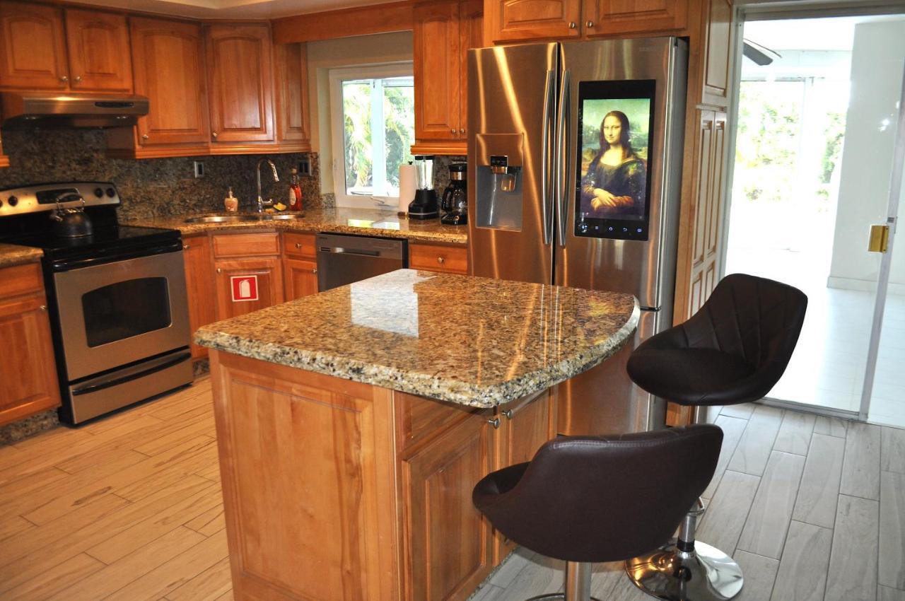 Lovely 3-Bd, Walk To Bars, 9 Min Drive From Beach! Heated Pool. Fort Lauderdale Exterior photo